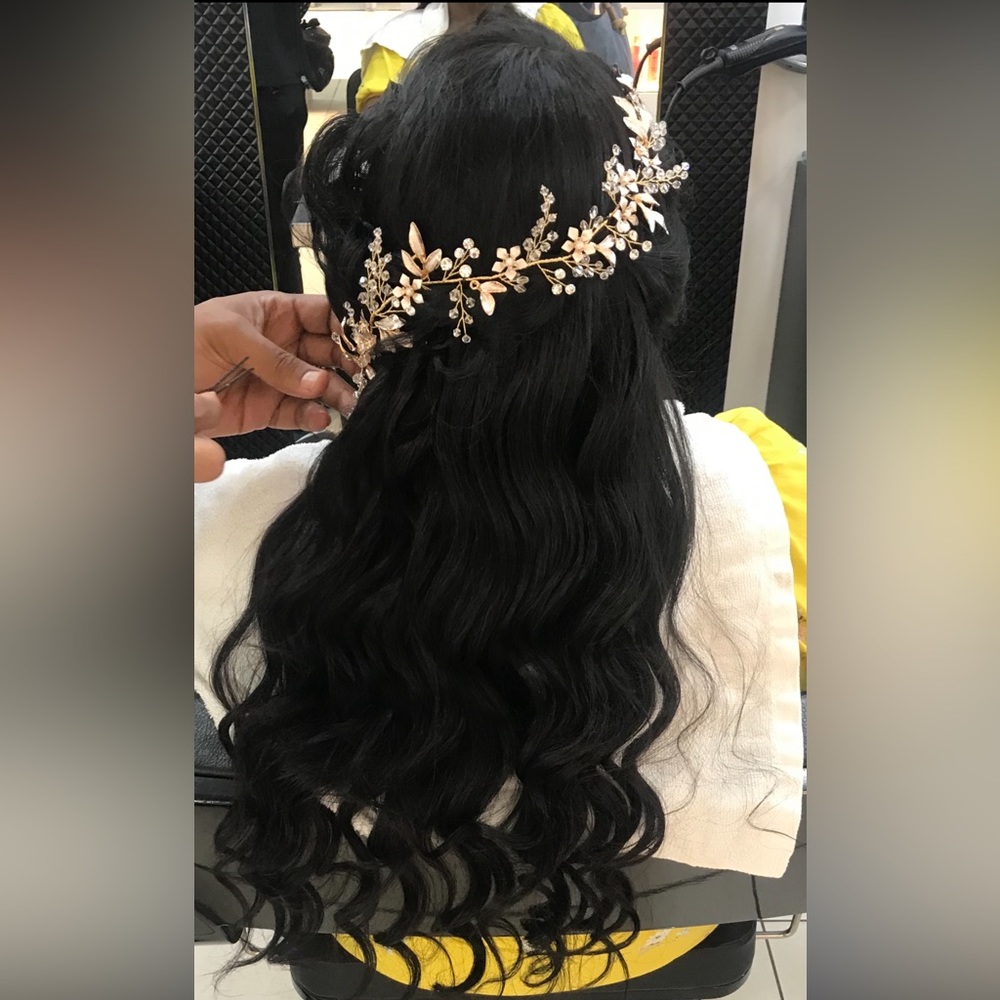 Bridal hair accessories